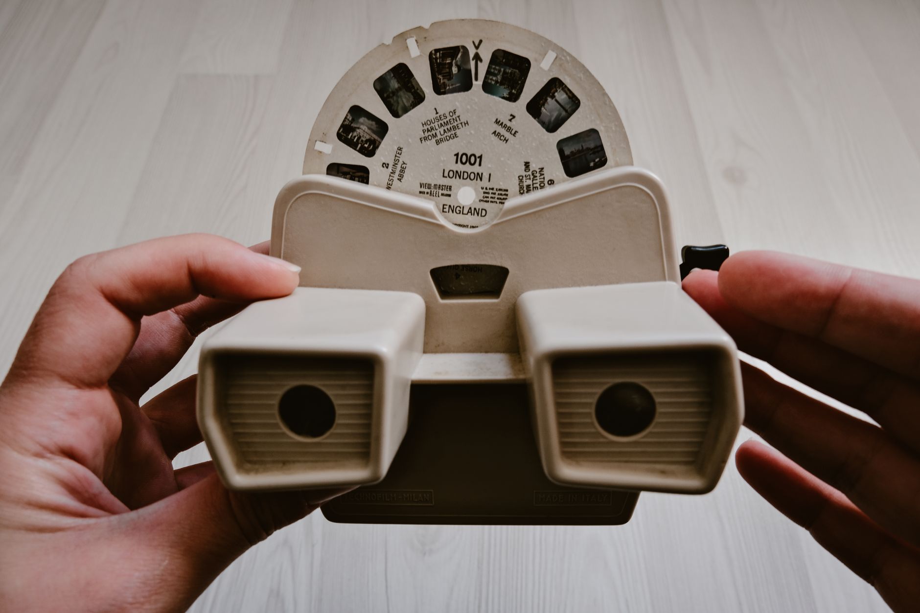 vintage view master with handheld slides